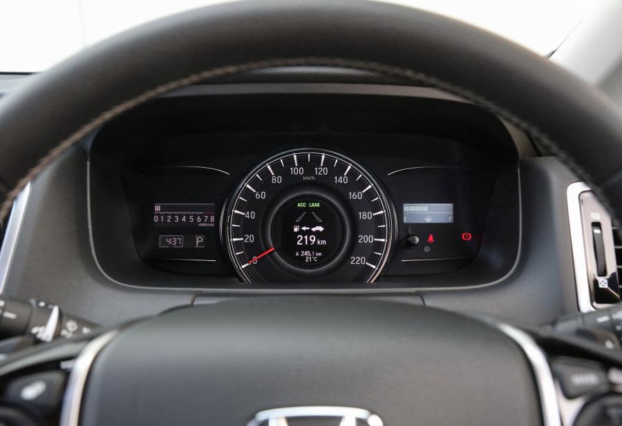 Панель приборов Honda Odyssey VTi-L 2017 года  (AU) (фото 12 из 46)